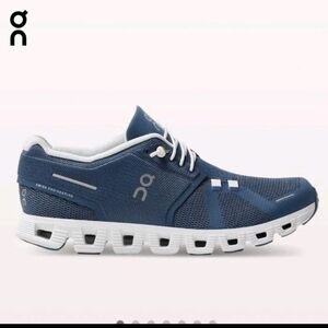 On Cloud Running Womens Blue Cloud 5 Shoe In Denim/White 9